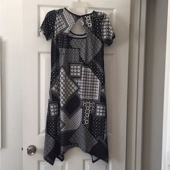 Cuddl Duds Flexwear Handkerchief Hem Black and White Print Dress - Picture 6 of 8